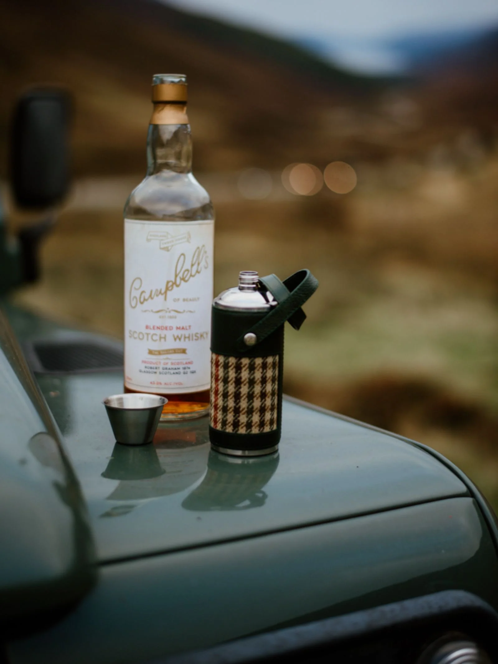 8oz Bordeaux Hunter Flask - Image 3