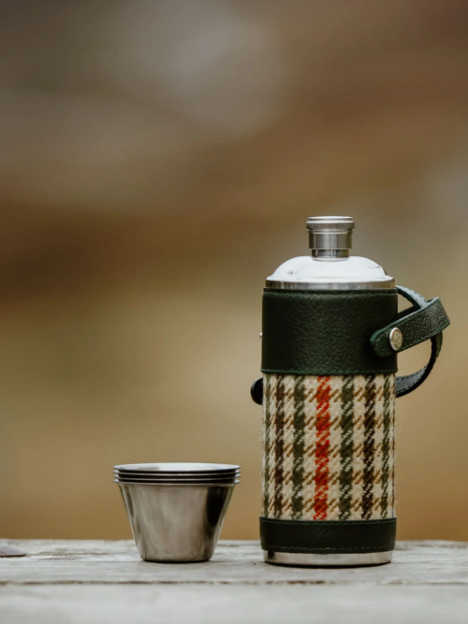 8oz Bordeaux Hunter Flask - Image 5