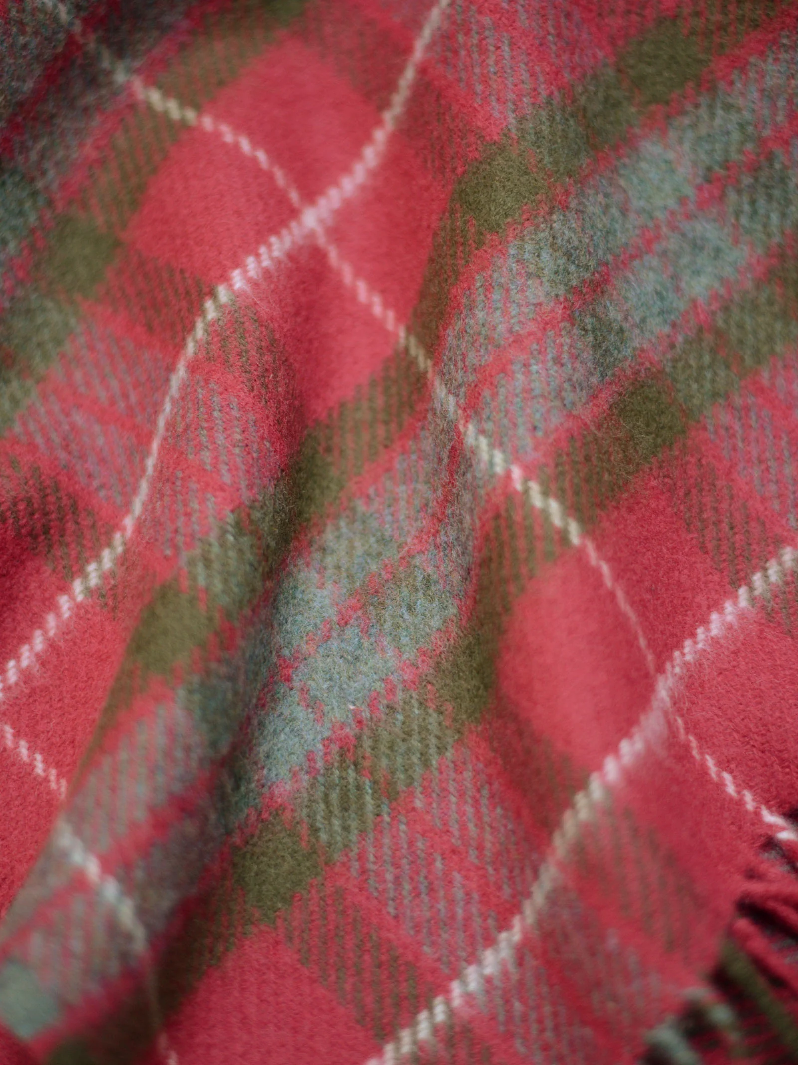 Limited Edition Fraser Red Weathered Lambswool Throw - Image 2