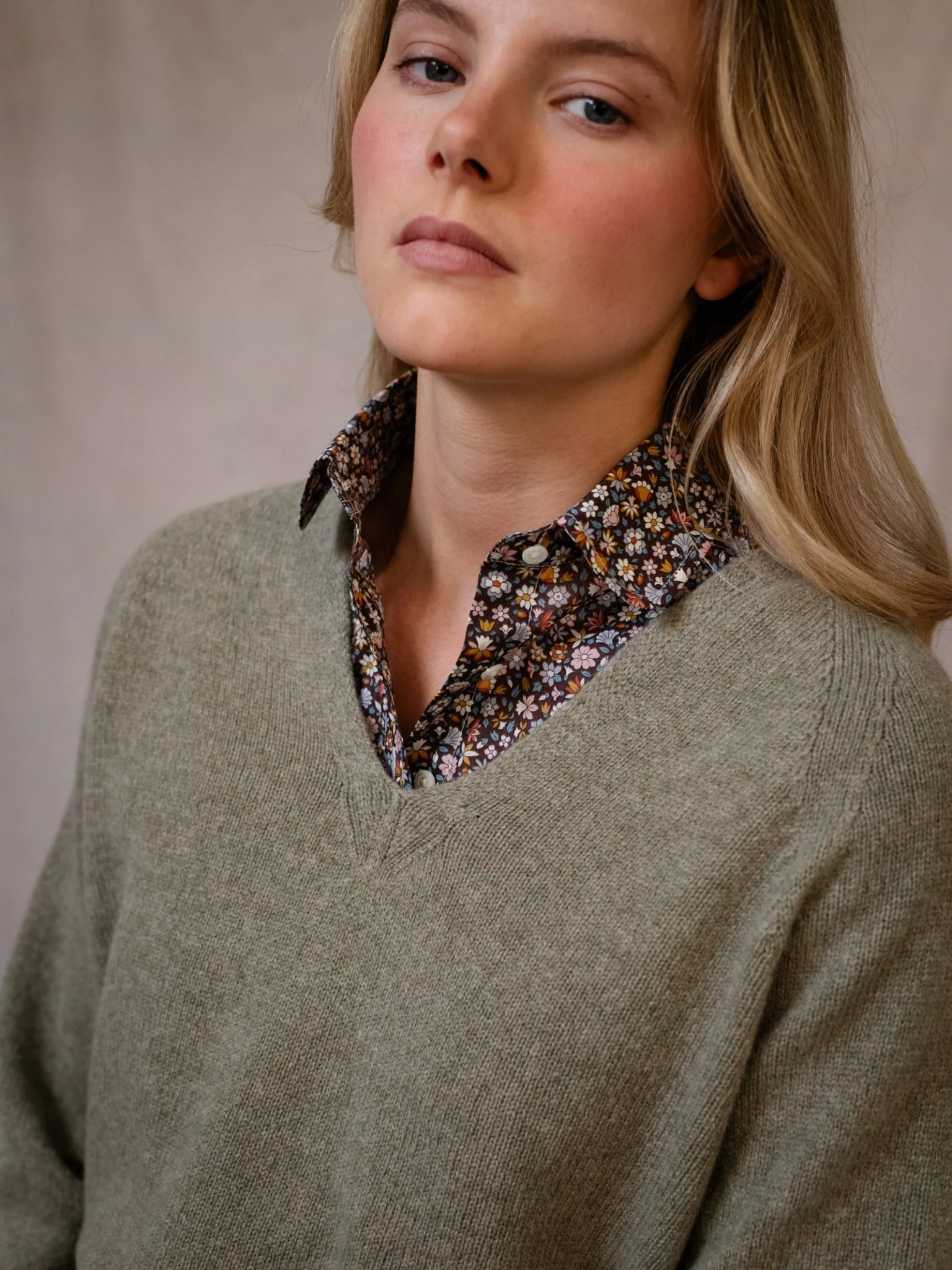 Geelong Lambswool V Jumper - Image 10