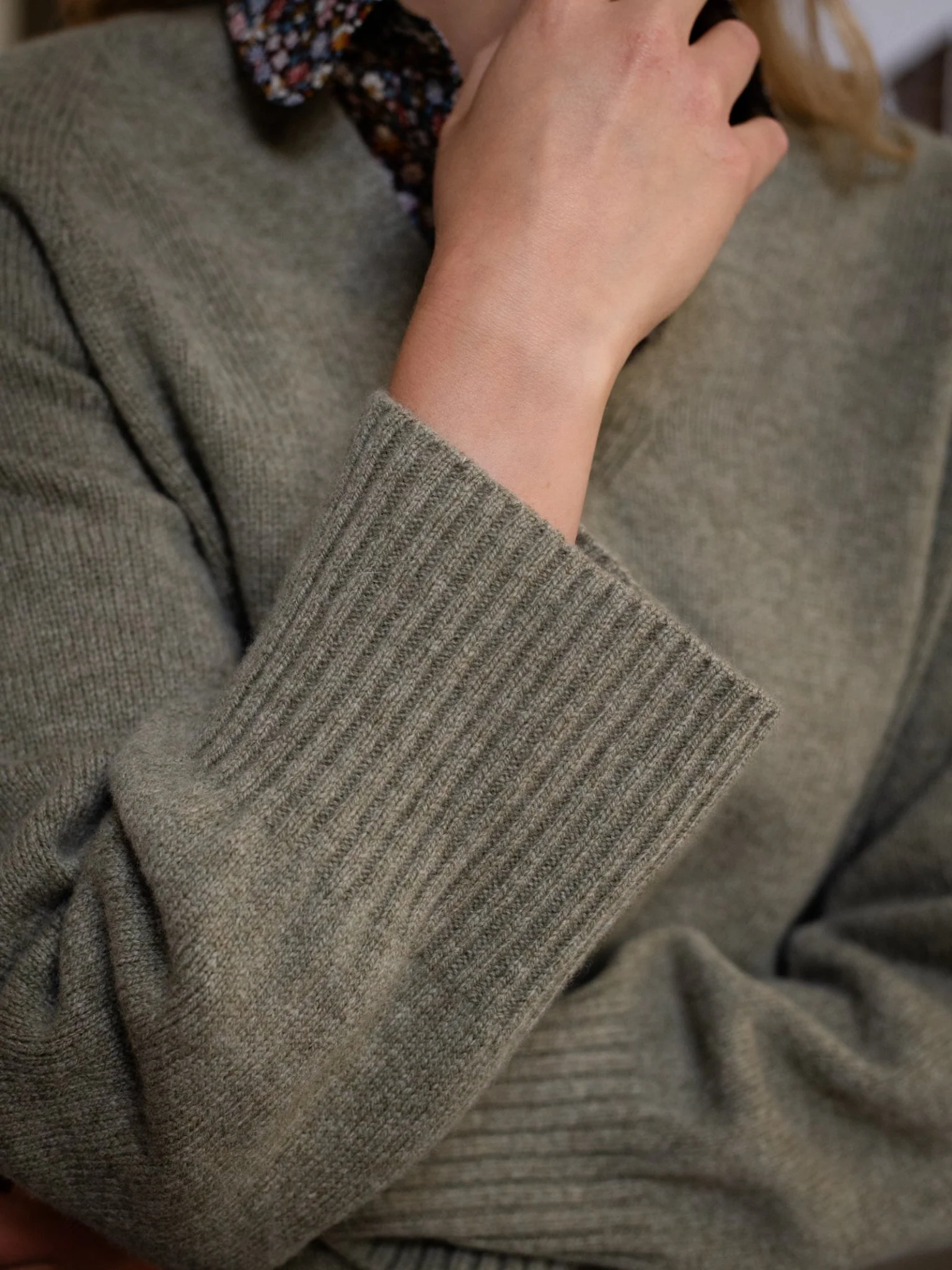 Geelong Lambswool V Jumper - Image 11
