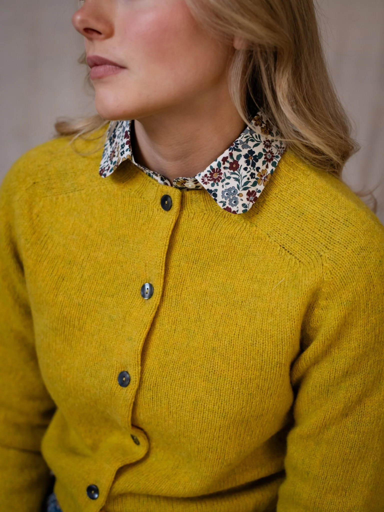 Shetland Cropped Cardigan - Image 11