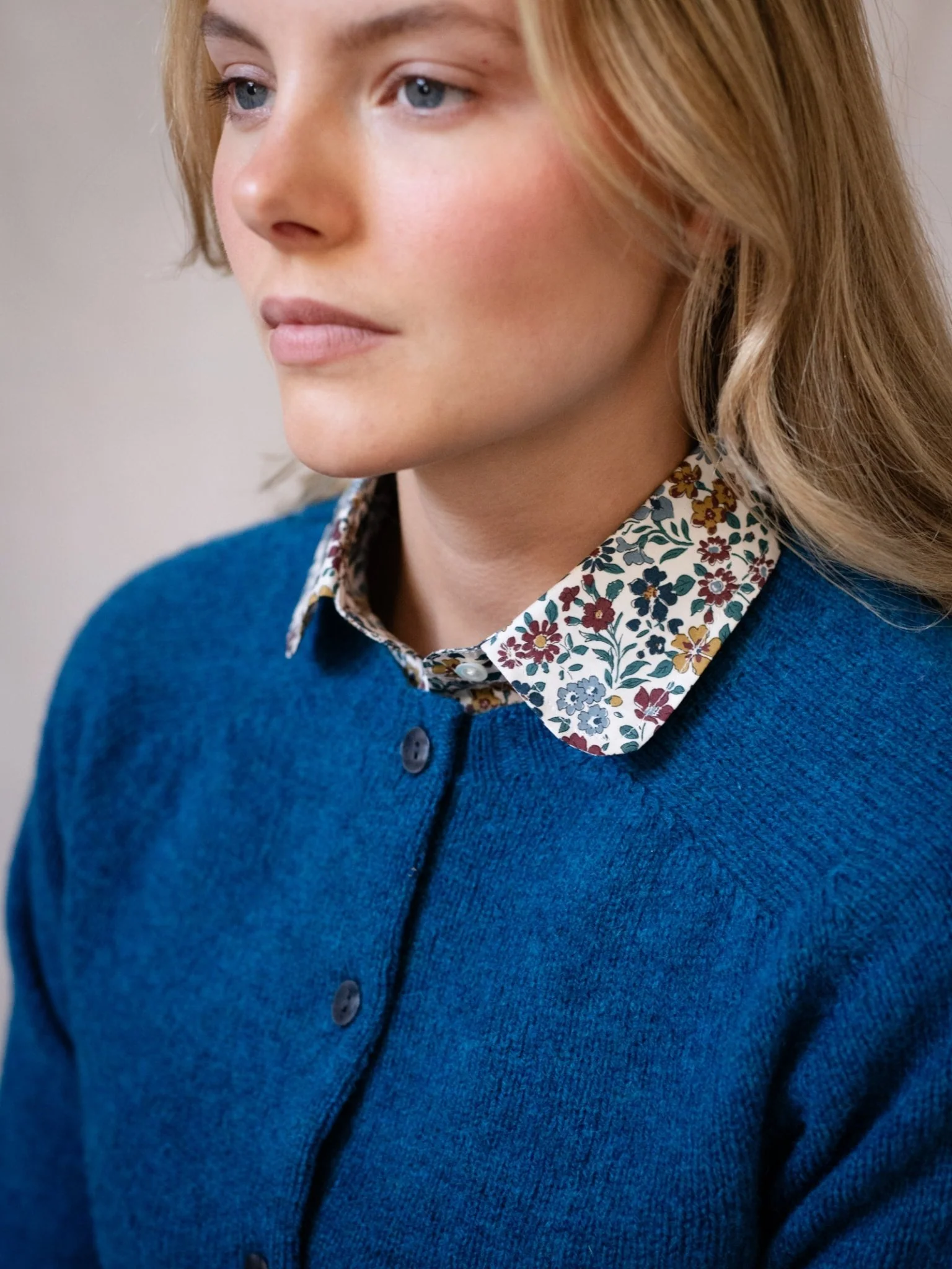 Shetland Cropped Cardigan - Image 4